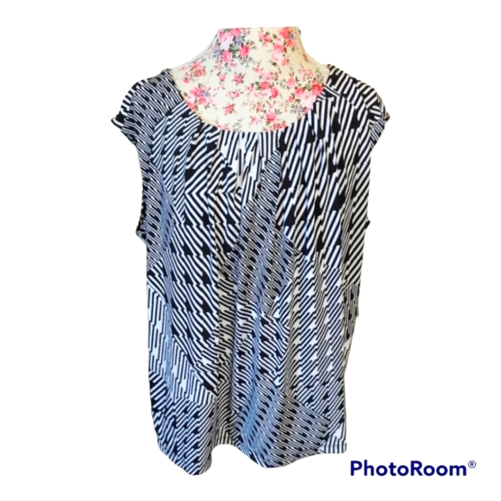 Jones Studio sleeveless blouse/shell
